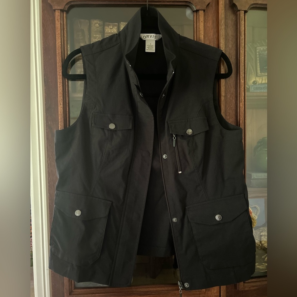 Orvis Black Utility Vest with Multiple Pockets
